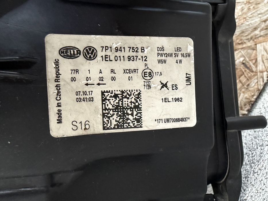 Far dreapta VW Touareg 7P Facelift 2016-2017-2018 Xenon + LED Original