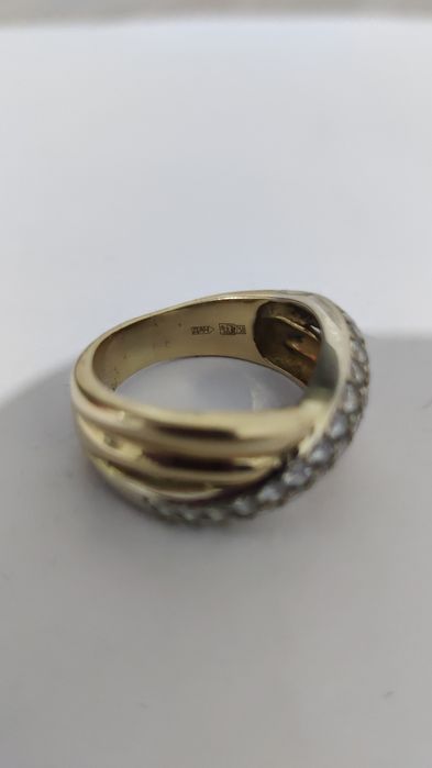 Продаем кольцо золотое 750 пробы