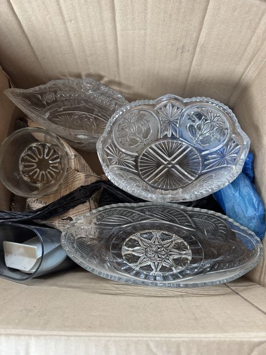 Кружки, тарелки фарфоровые