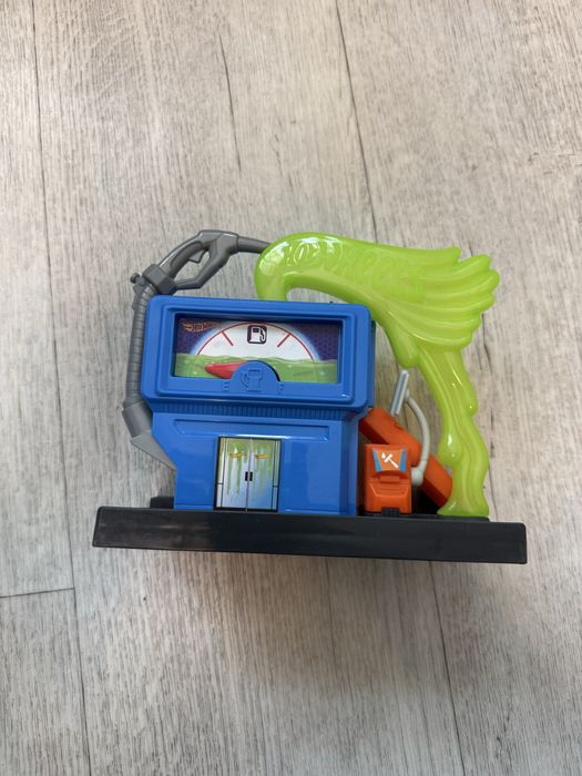 Продам 5 треков hot wheels