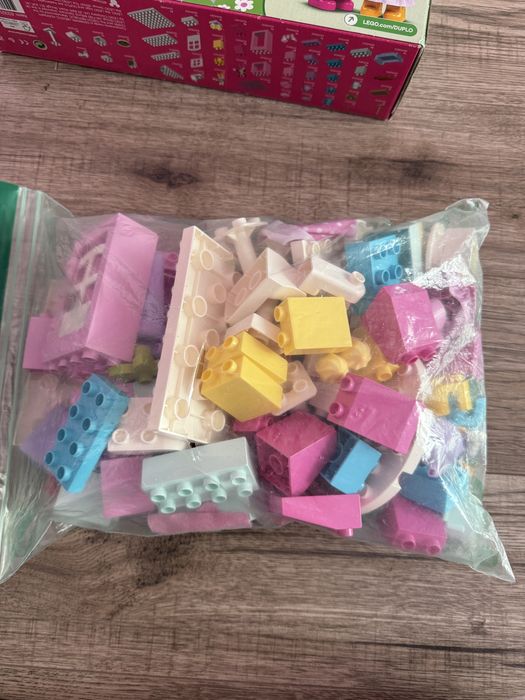 Lego Duplo Minnie’s House and Cafe