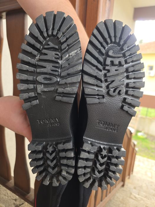 НОВИ ботуши Tommy Hilfiger