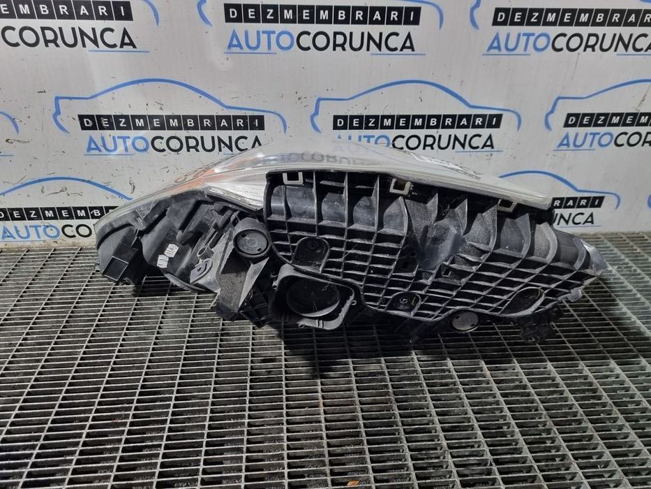 Far Dreapta Ford Kuga II Facelift 2016 - 2019 SUV 4 Usi (1387) Fara xenon