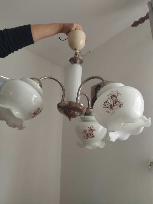 Vând lustră cu trei becuri. Dărmănești Suceava