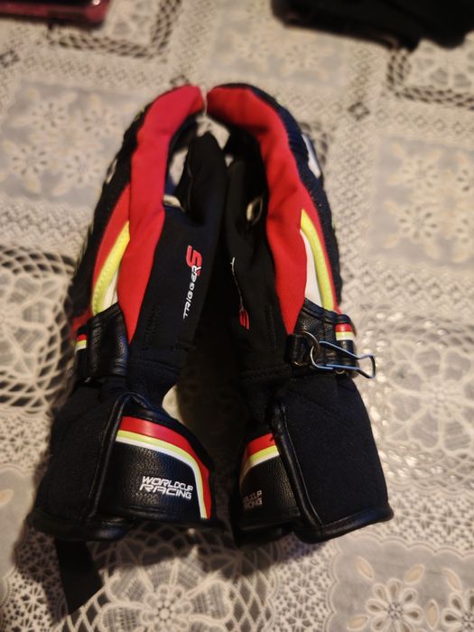 Продавам детски  състезателни  ръкавици leki