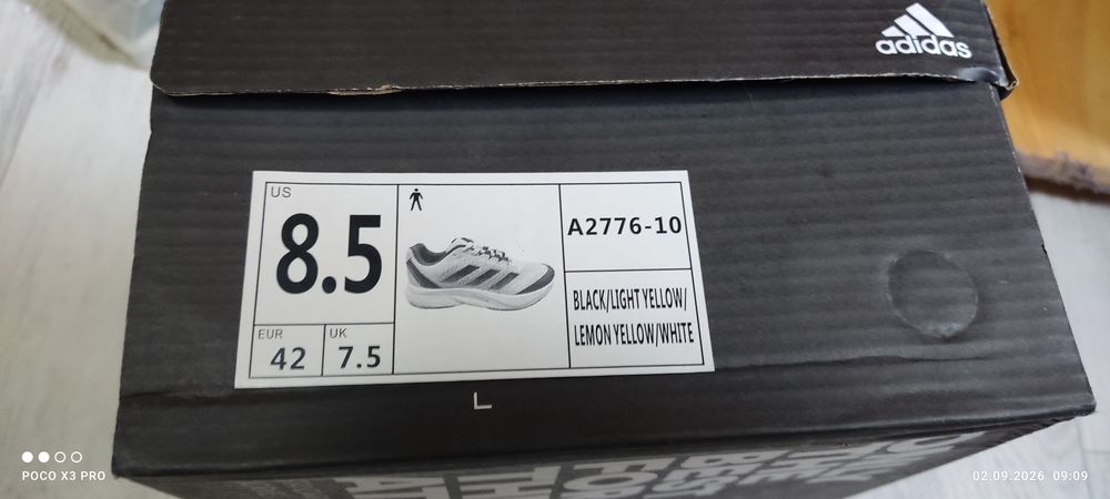 Продам кроссовки Адидас новые оригинальные