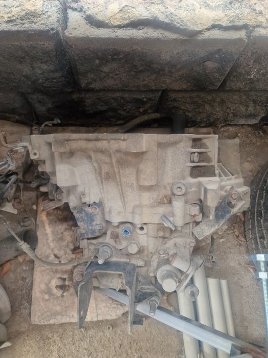 Продам дизельный коробку от мазды мпв rf5c  и форсунки