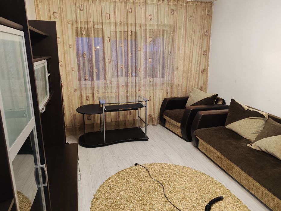 Închiriez apartament 3 camere decomadat
