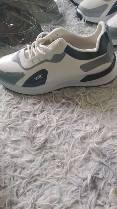 Кроссовки не длрого