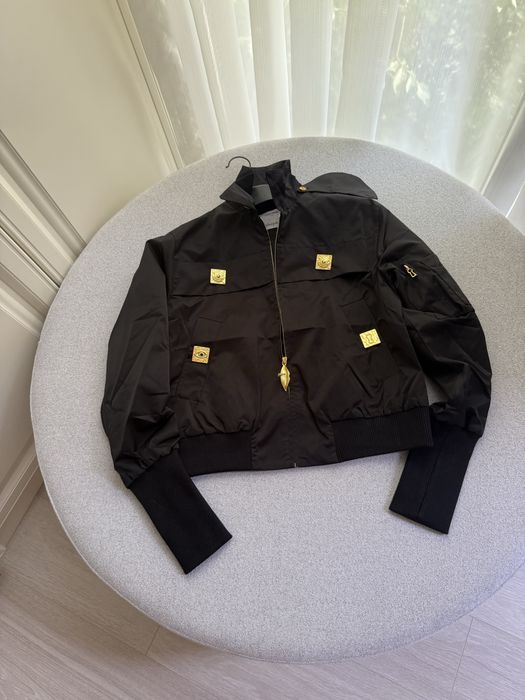 Продам куртку женскую Sciaparelli