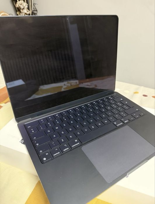 *Може комнтар на цената* Apple macbook 13’ m3