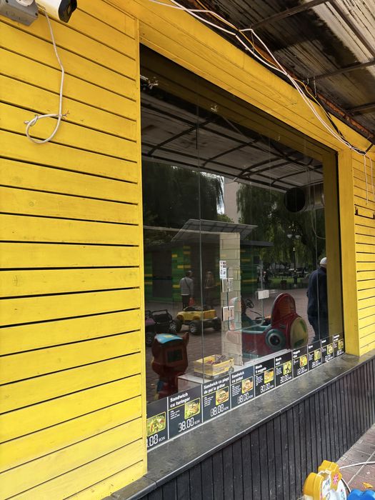 Inchiriez spatiu in cea mai populata zona din iasi Piata Voievozilor