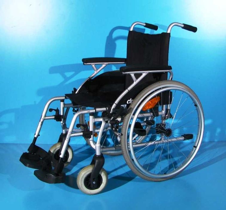 Scaun cu rotile handicap Drive - latime sezut 44 cm