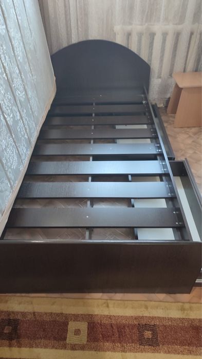 Кровать полуторная