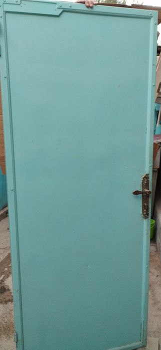 Продам дверь б/у