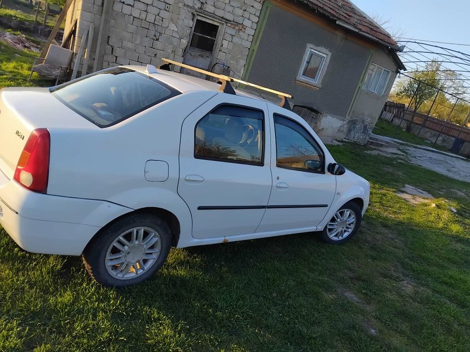 Vând Dacia Logan