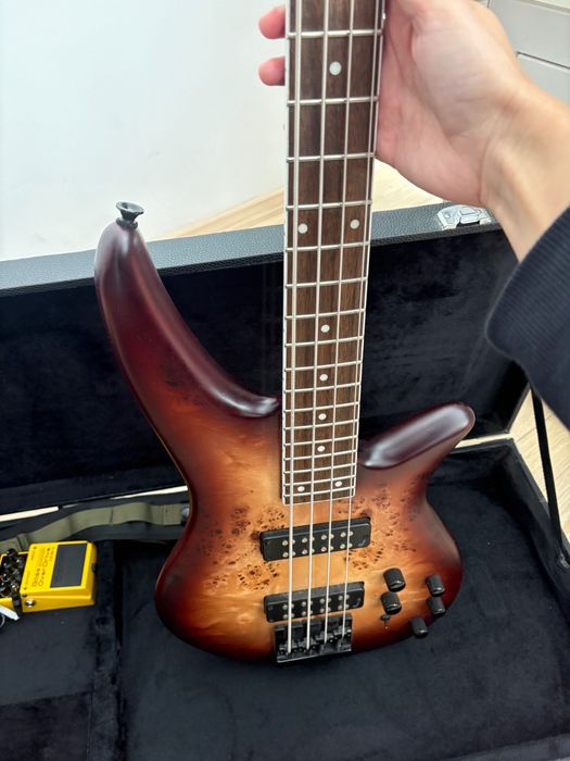 Китара bass Jackson