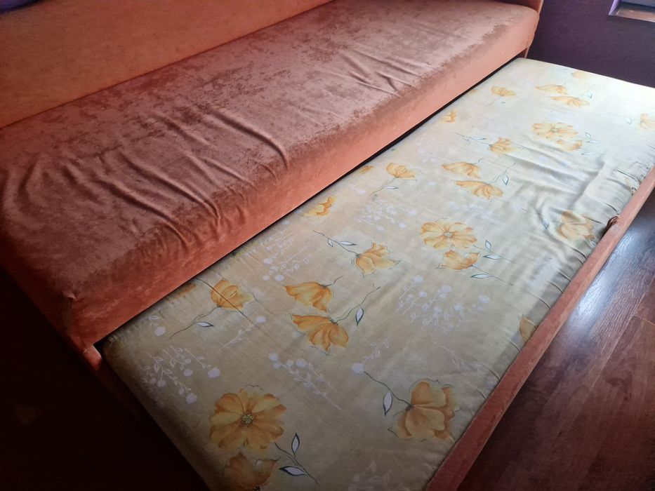 Разтегателен диван