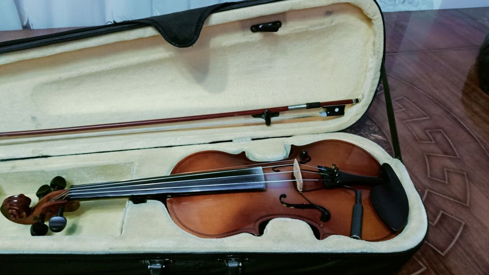 4/4 skripka zvugi ochilgan