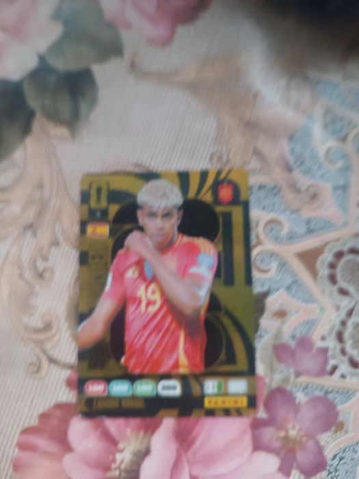 LAMINE YAMAL card gold panini