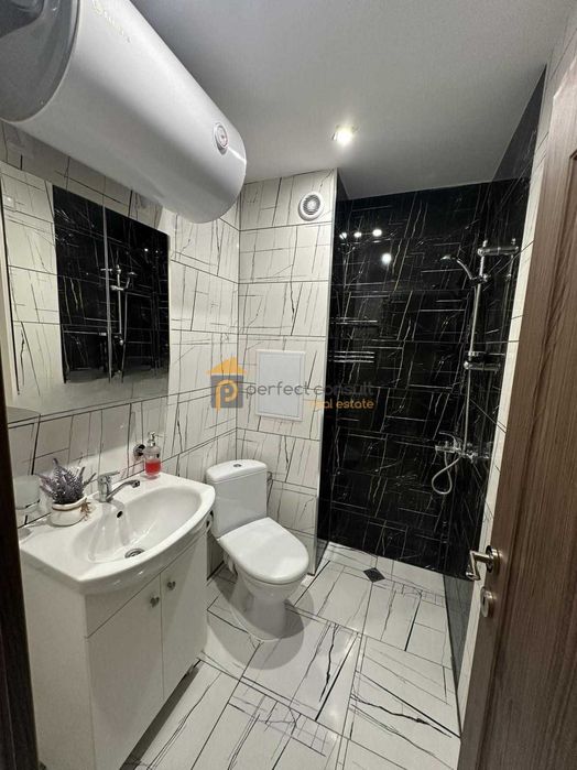 Продава се Тристаен апартамент в Пловдив, Христо Смирненски - 90 кв.м за 2000 €/кв.м - Снимка #9