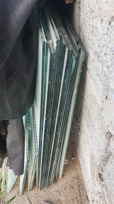 Стекло отдам бесплатно