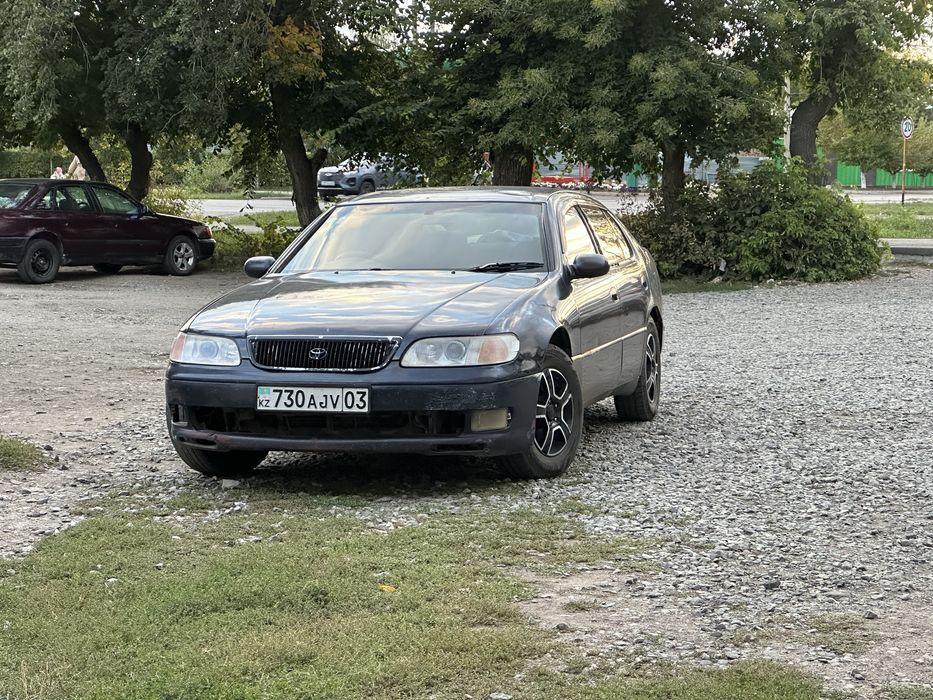 Тоета Аристо на ходу