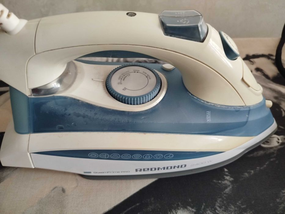 Утюг Redmond 2400 W