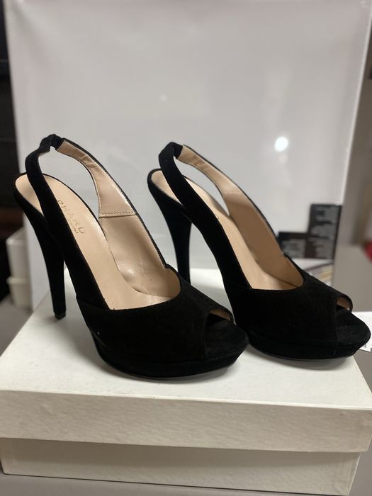 Италиански Нови велурени сандали на висок ток