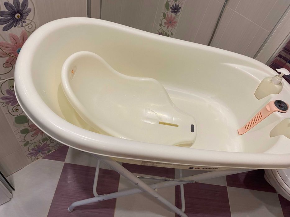 вана със стойка за бебе