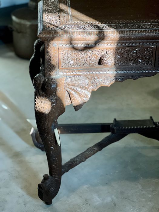 Consolă veche din lemn masiv sculptată manual, cu elefanți – 2 sertare