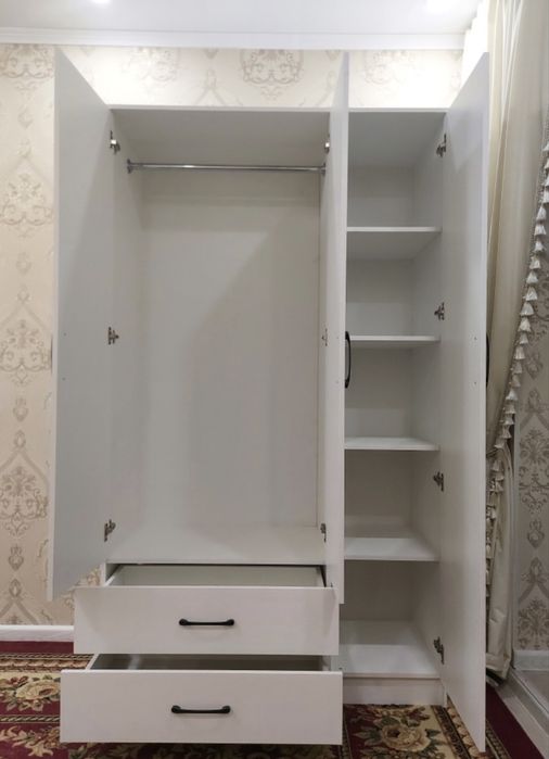 Шкаф с зеркалом новый белый