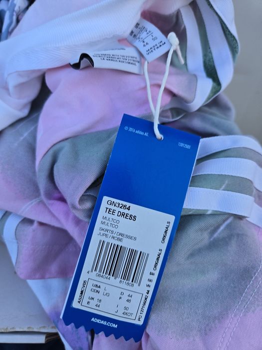 Adidas оригинална дамска рокля нова Л размер