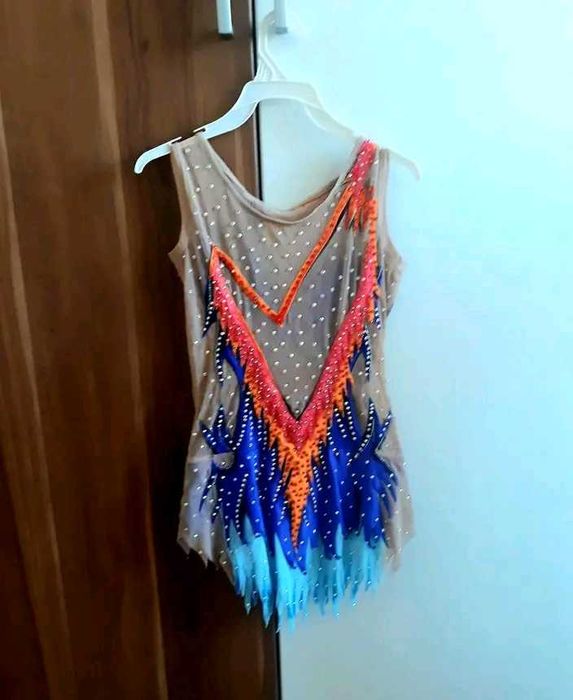 Трико за художествена гимнастика.Ръст 146-152 см.Цена 200 лв.