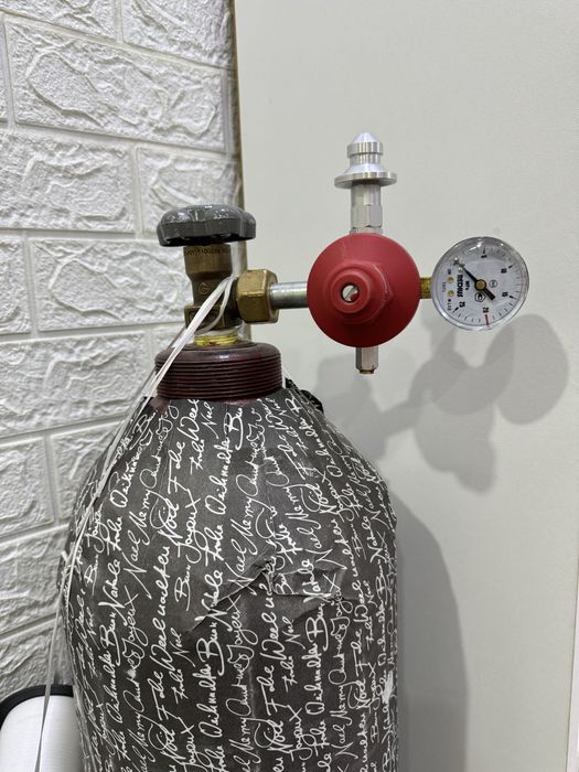 Баллон для гелия и редуктор