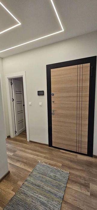 Дава се под наем Двустаен апартамент в Бургас, Славейков - 67 кв.м за 714 € - Снимка #2