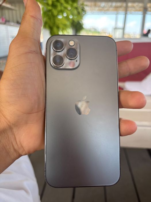 Vand Iphone 12 Pro cititi descrierea