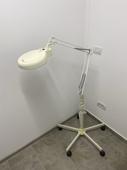 Lampa cosmetica cu lupa