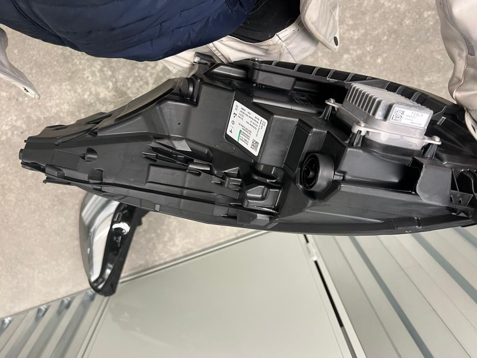 Фарове за Тесла различни видове