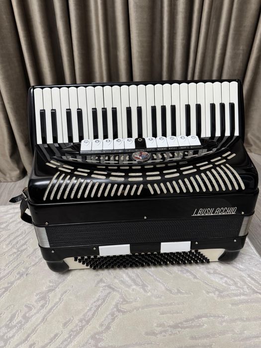 Acordeon italian I. Busilacchio, 120 bași,clape piano, profesional