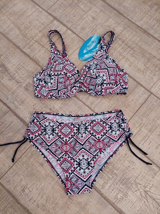 Costume de baie noi