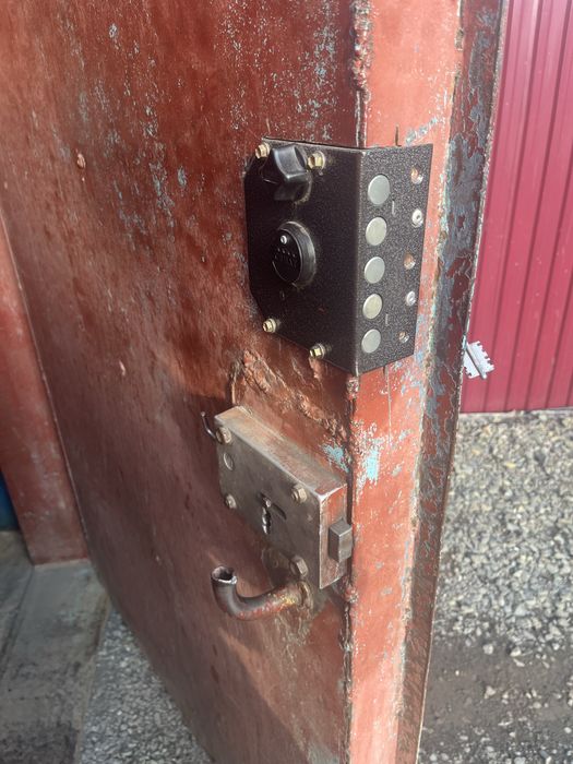 Ворота гаражные б/у