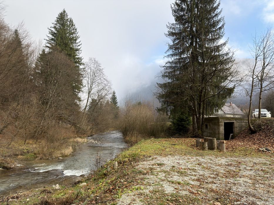 Vând sau schimb cabană zona Baraj Leșu