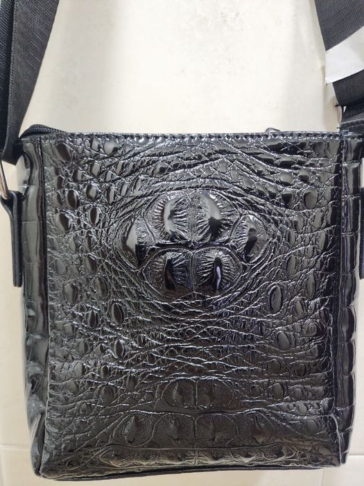 Сумка черная на ремне