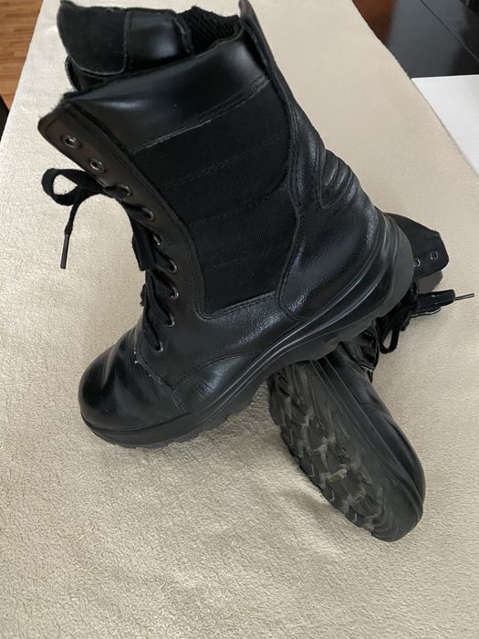 Bocanci piele marimea 42 ( 27,5 cm )