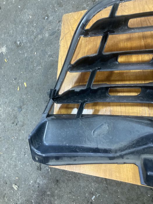 Master 2012 година Предна решетка