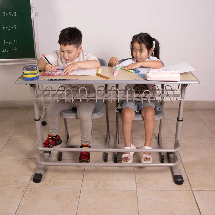 Школьная парты со стульями, школьные стулья