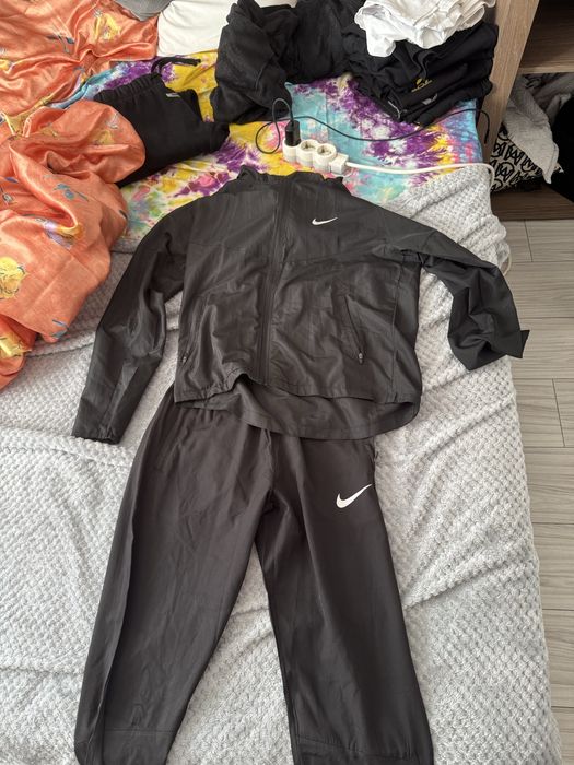 compleu nike miller marimea S pret 200 lei