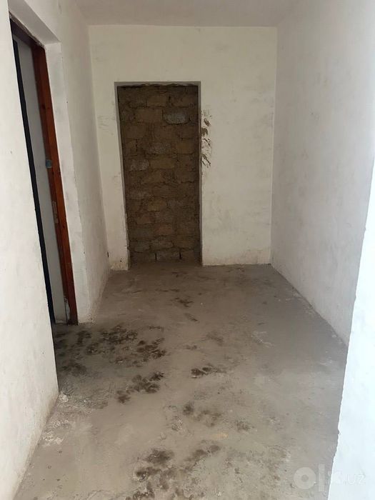 Xonadonda skladga 350kvadrat joy bor