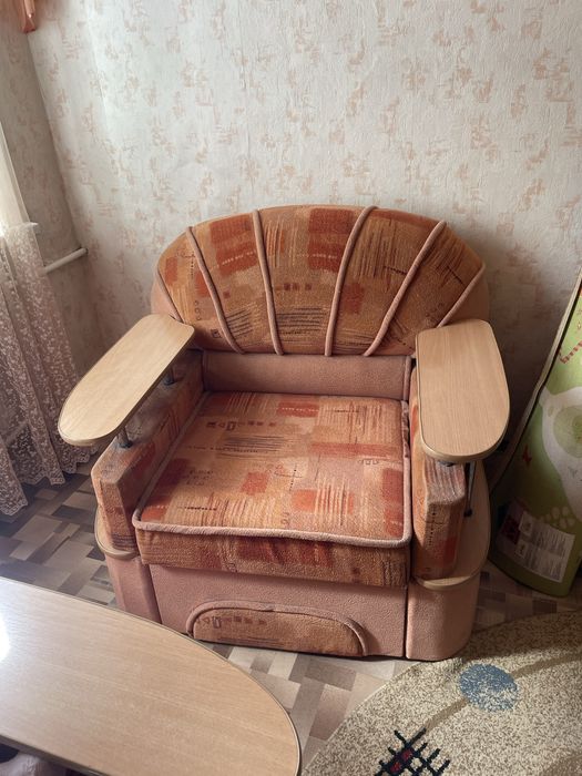 Продаю диван с креслом